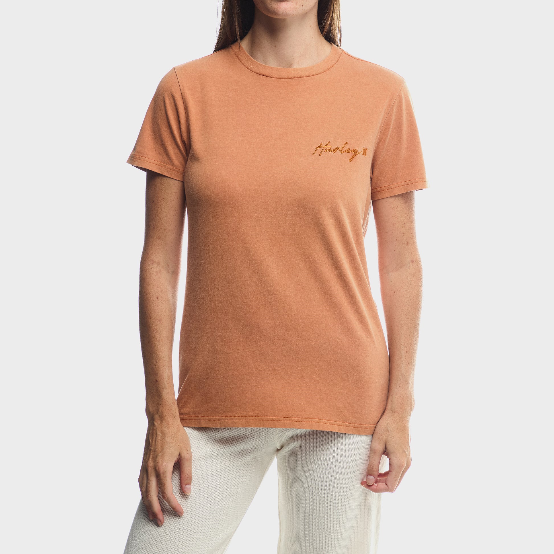 Script Emb Pigment Ss T-Shirt
