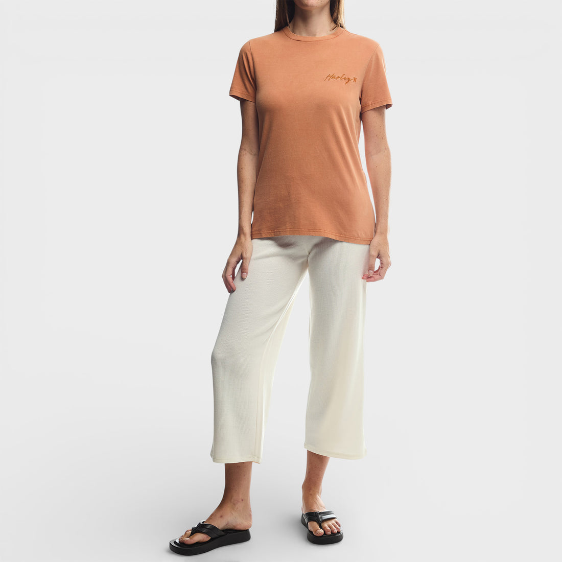Script Emb Pigment Ss T-Shirt